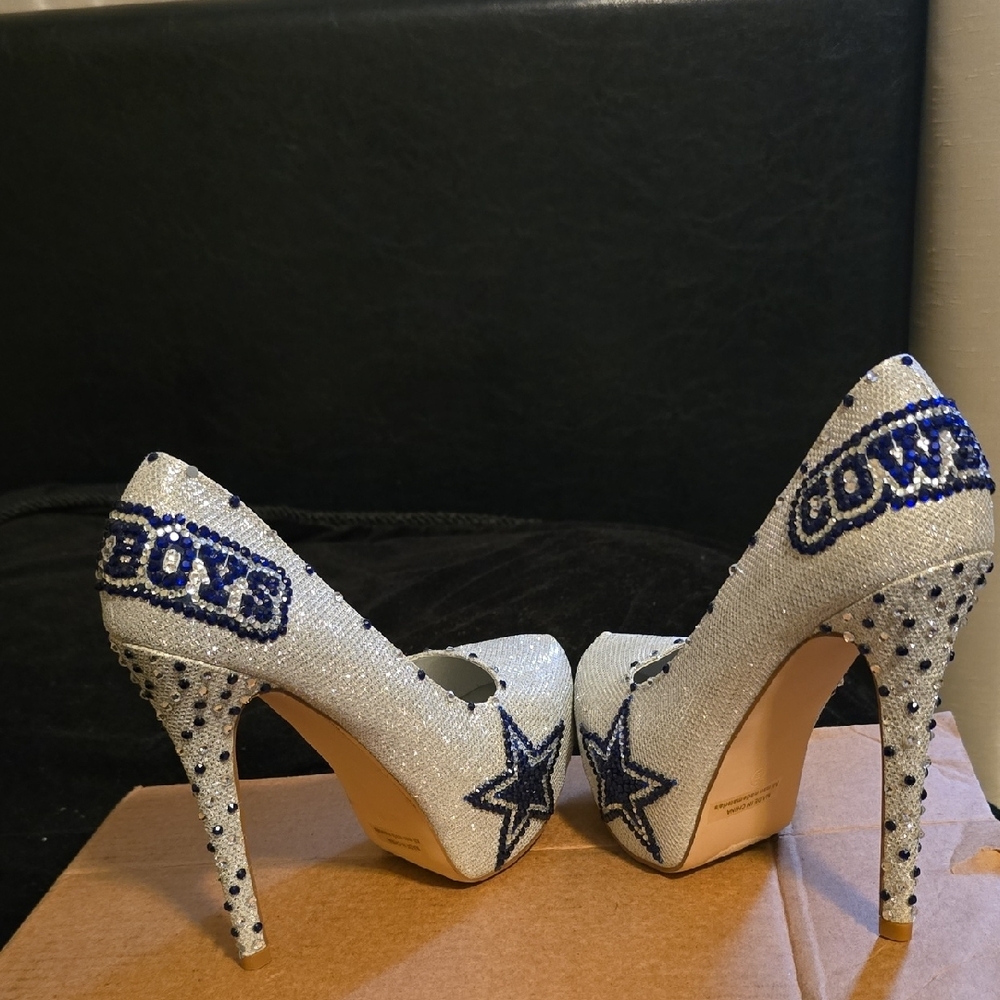 Dream Pairs Silver and Blue Heels - Picture 4 of 12